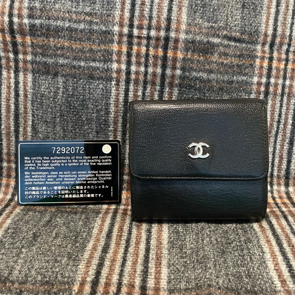 CHANEL Trifold Wallet Vintage Black Leather Authentic